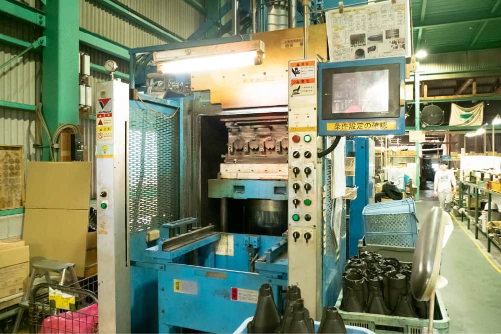 インジェクション成型機 200トン